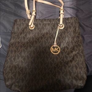 Michael kors purse with wallet